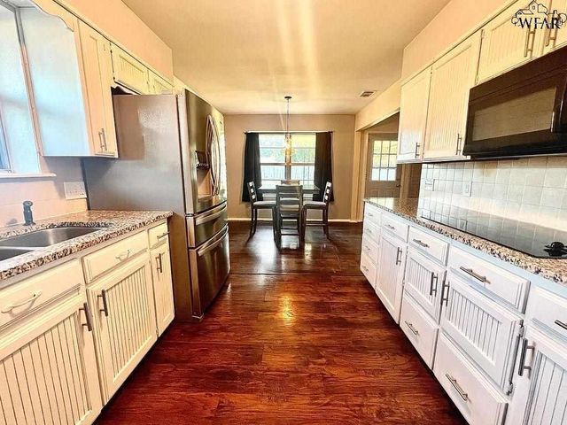 1302 DANBERRY STREET, Burkburnett, TX 76354