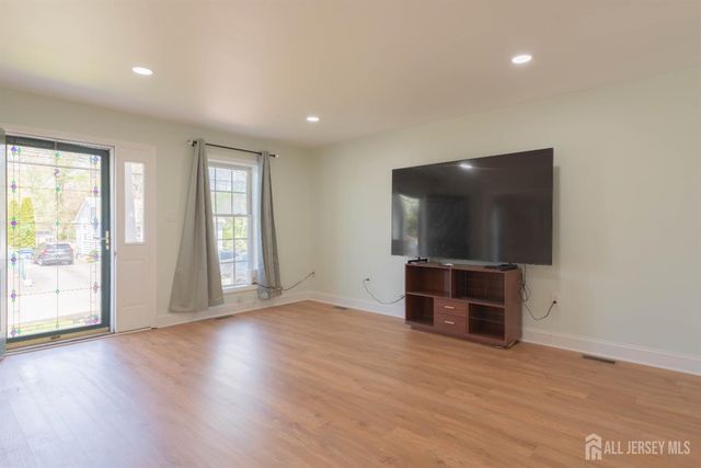 5 Sherman Street, Jamesburg, NJ 08831