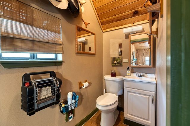 19019 FM 470, Tarpley, TX 78883