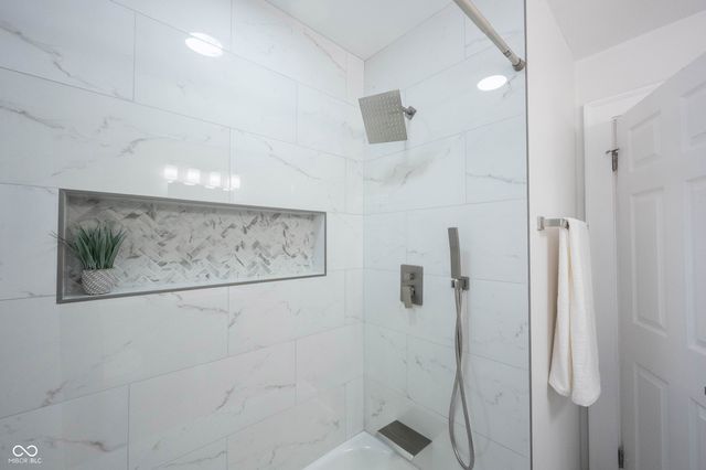 4839 Rosslyn Avenue, Indianapolis, IN 46205