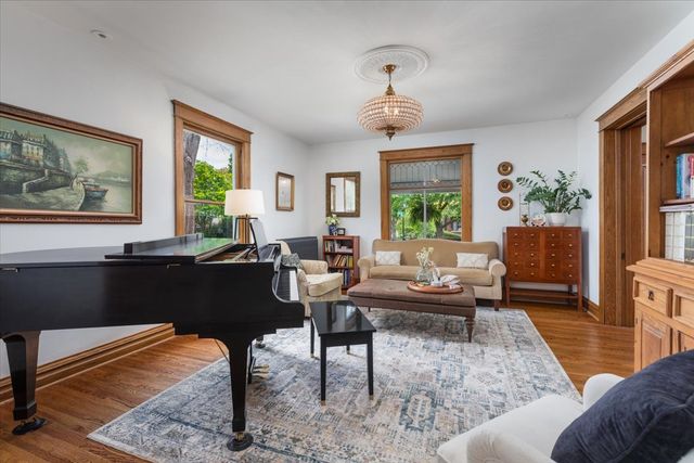 23 N Columbia Street, Naperville, IL 60540