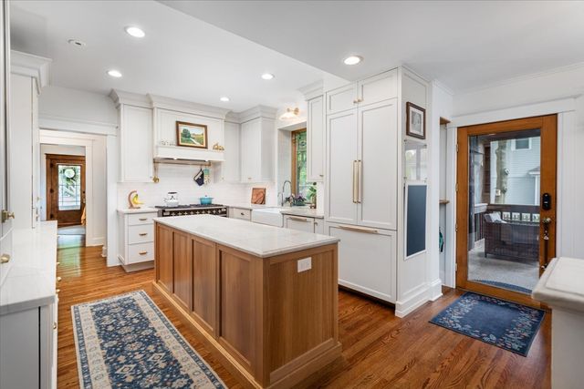 23 N Columbia Street, Naperville, IL 60540