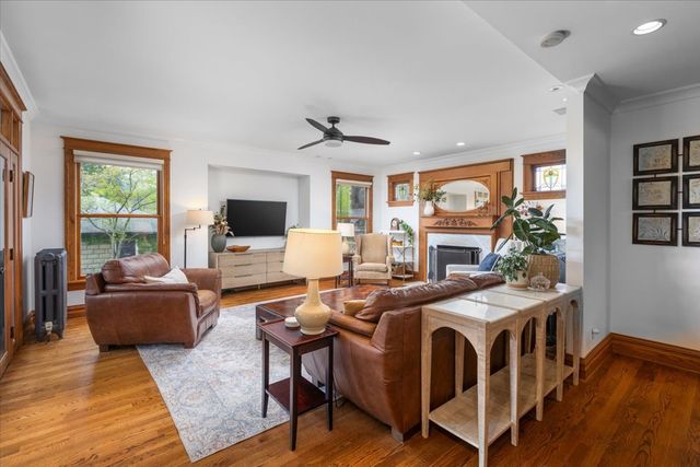 23 N Columbia Street, Naperville, IL 60540