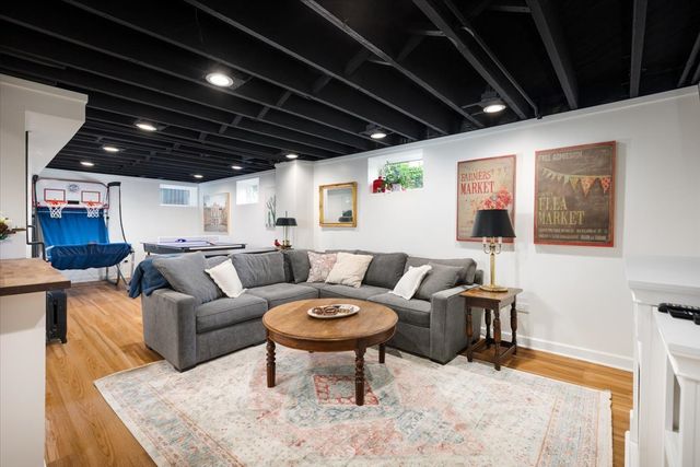 23 N Columbia Street, Naperville, IL 60540