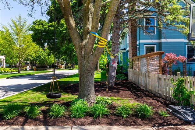 23 N Columbia Street, Naperville, IL 60540