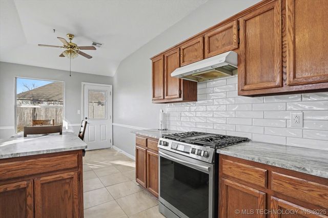 1028 W Quincy Street, Broken Arrow, OK 74012