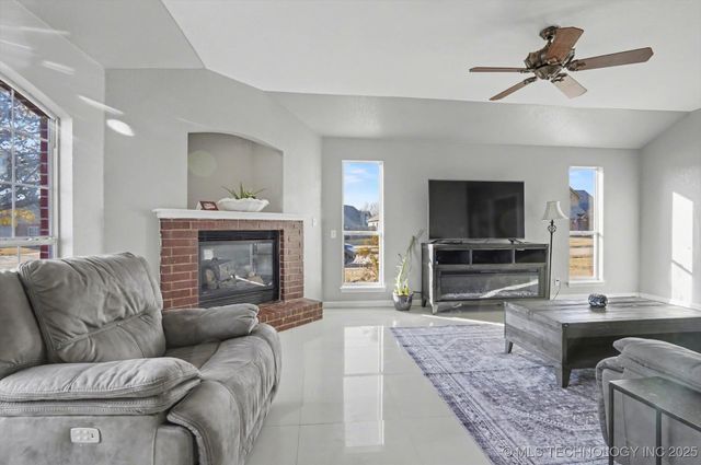 1028 W Quincy Street, Broken Arrow, OK 74012