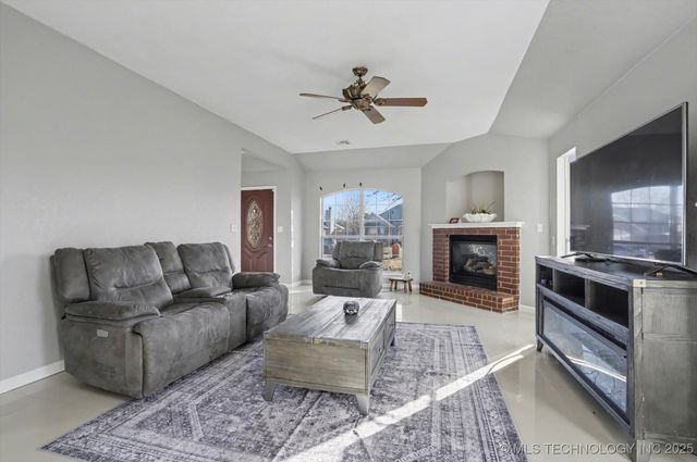 1028 W Quincy Street, Broken Arrow, OK 74012