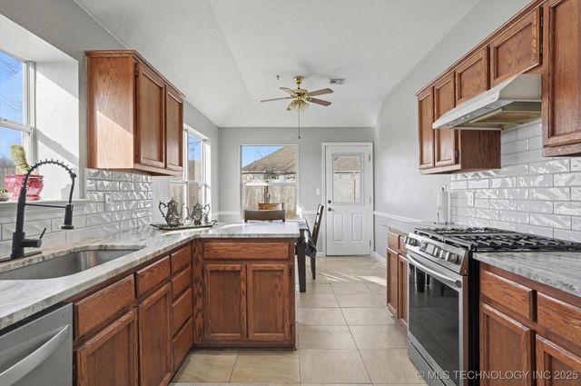 1028 W Quincy Street, Broken Arrow, OK 74012