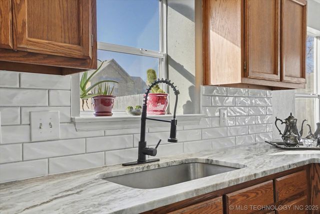 1028 W Quincy Street, Broken Arrow, OK 74012