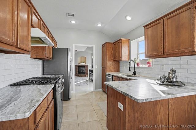 1028 W Quincy Street, Broken Arrow, OK 74012