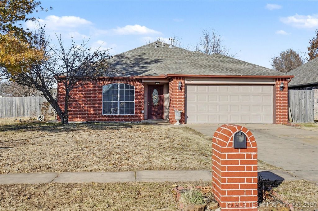 1028 W Quincy Street, Broken Arrow, OK 74012