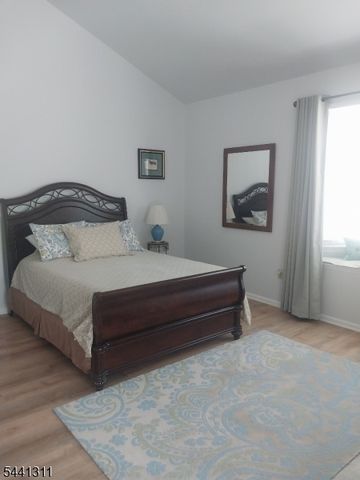 11 Strawberry Hill Rd, Branchburg Twp., NJ 08876