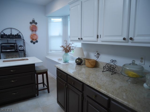 11 Strawberry Hill Rd, Branchburg Twp., NJ 08876
