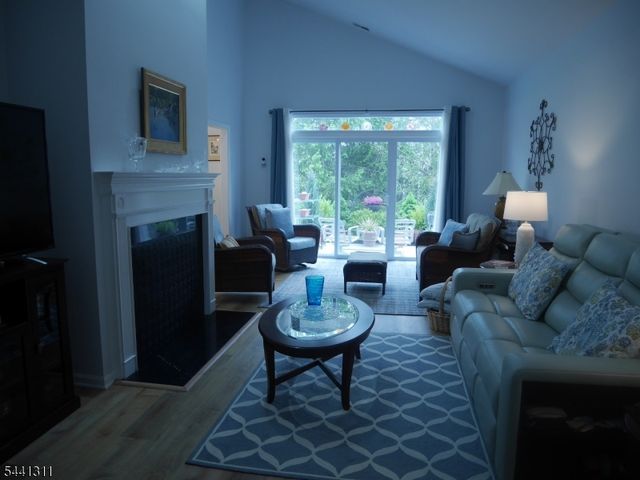 11 Strawberry Hill Rd, Branchburg Twp., NJ 08876