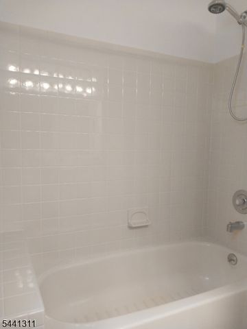 11 Strawberry Hill Rd, Branchburg Twp., NJ 08876