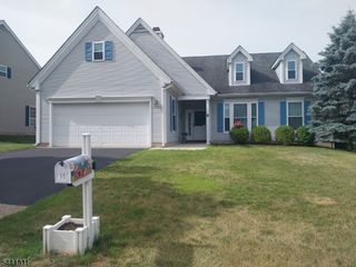 11 Strawberry Hill Rd, Branchburg Twp., NJ 08876
