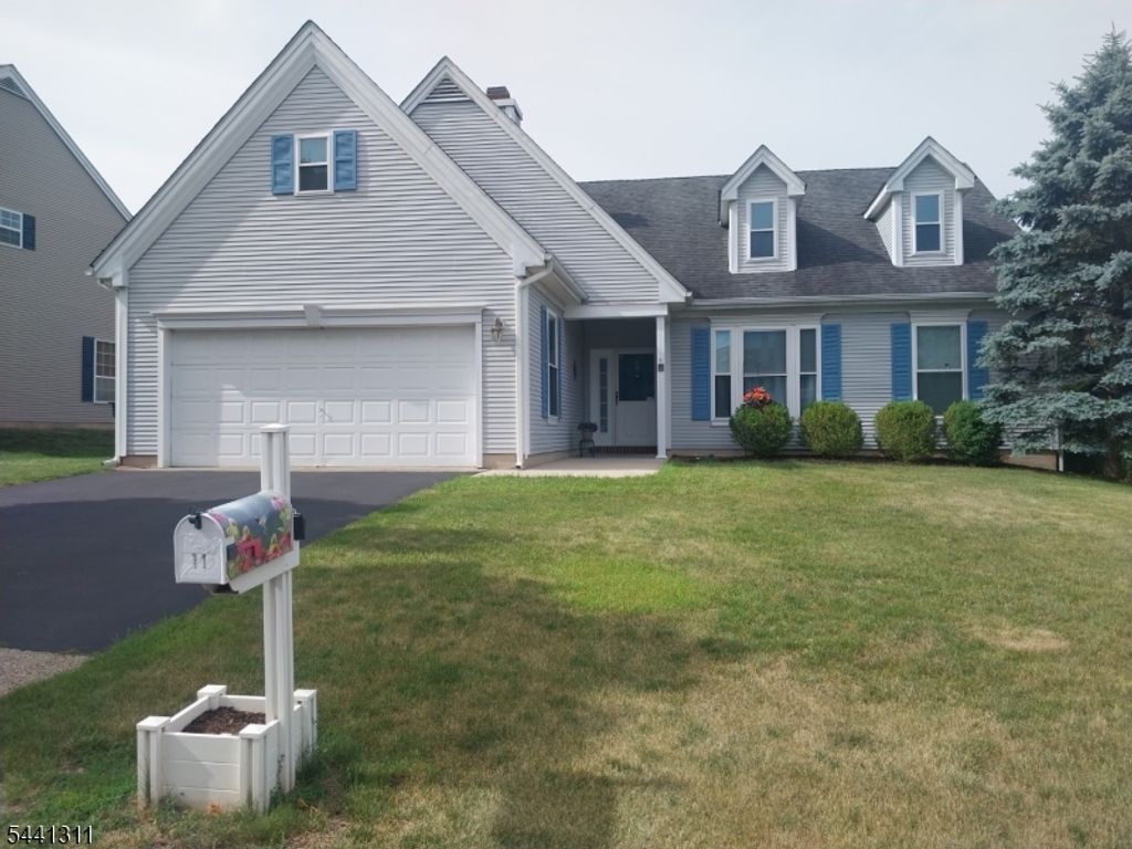 11 Strawberry Hill Rd, Branchburg Twp., NJ 08876