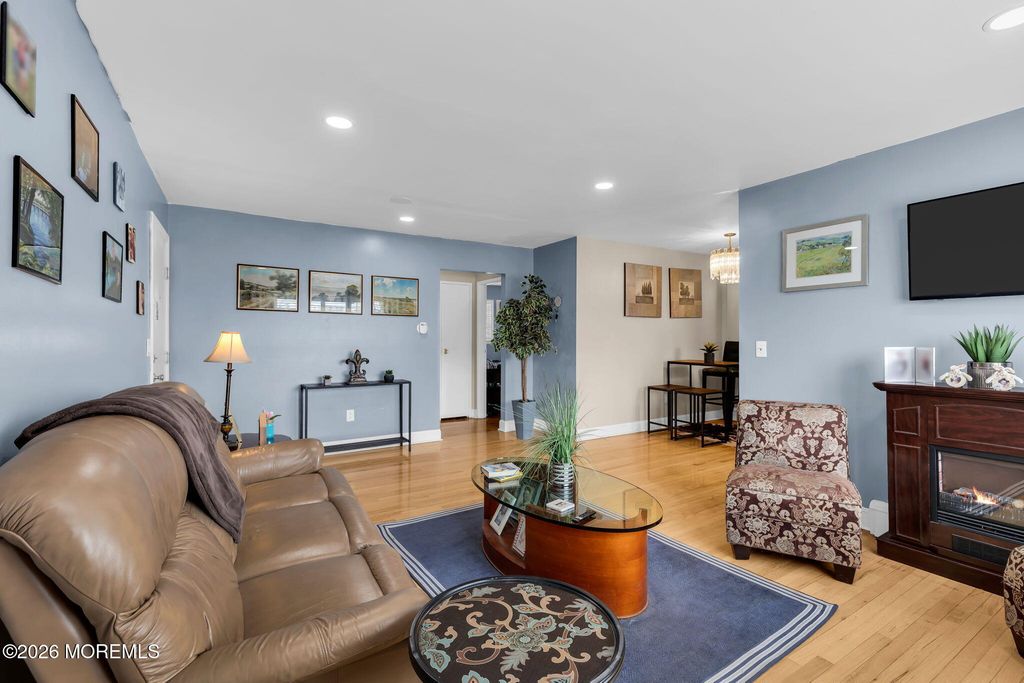 155 Wyckoff Road B, Eatontown, NJ 07724