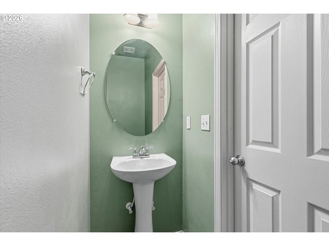 1473 Ne ALEXANDRIA Pl, Hillsboro, OR 97124