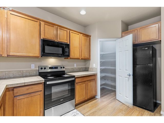 1473 Ne ALEXANDRIA Pl, Hillsboro, OR 97124