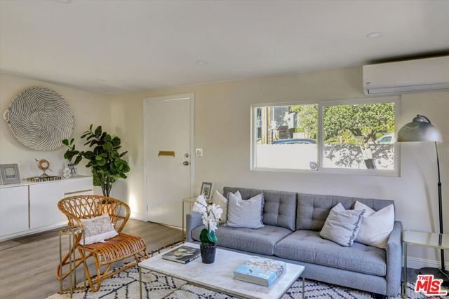 624 W Beach Avenue, Inglewood, CA 90302