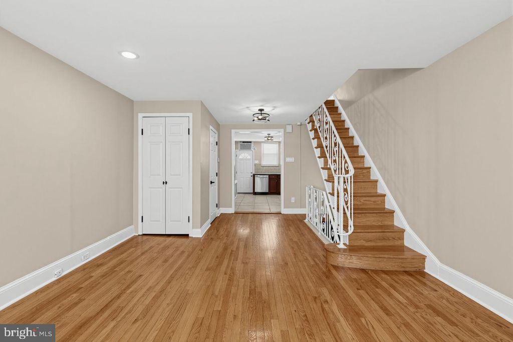 2405 S WARNOCK ST, PHILADELPHIA, PA 19148 — exterior