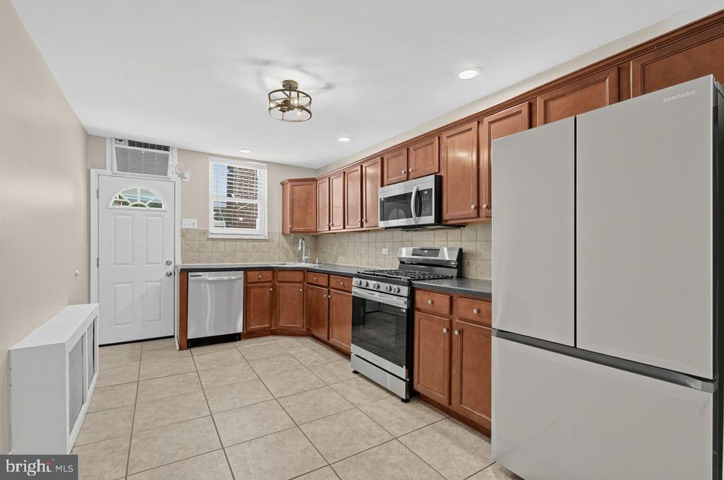 2405 S WARNOCK ST, PHILADELPHIA, PA 19148 — photo 5