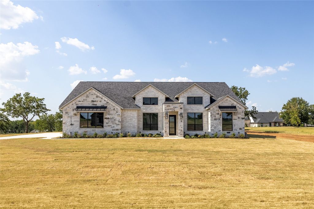 114 Red Bud Road, Boyd, TX 76023