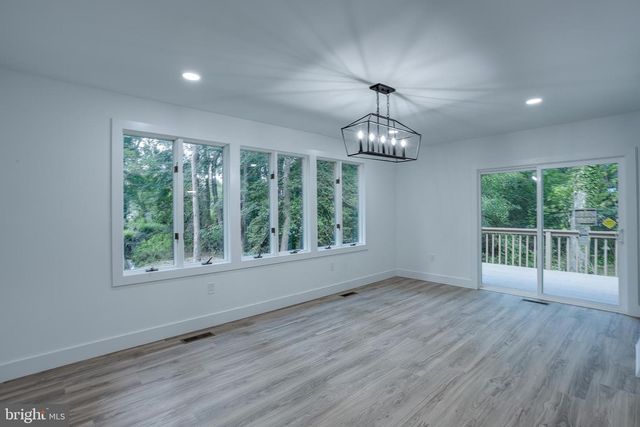 956 N KORFF DR, Vineland, NJ 08360