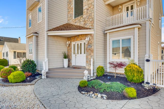 3451 E Lisbon Avenue, Toms River, NJ 08753