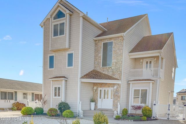 3451 E Lisbon Avenue, Toms River, NJ 08753