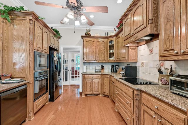 1090 Riley Road, Whitesboro, TX 76273