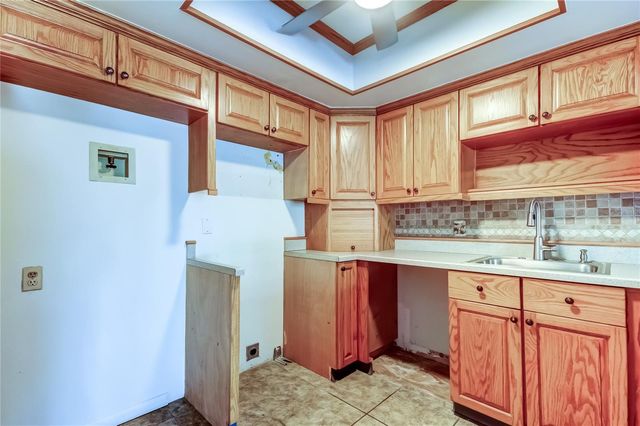 200 MERES BOULEVARD 11, Tarpon Springs, FL 34689