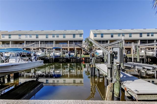 200 MERES BOULEVARD 11, Tarpon Springs, FL 34689