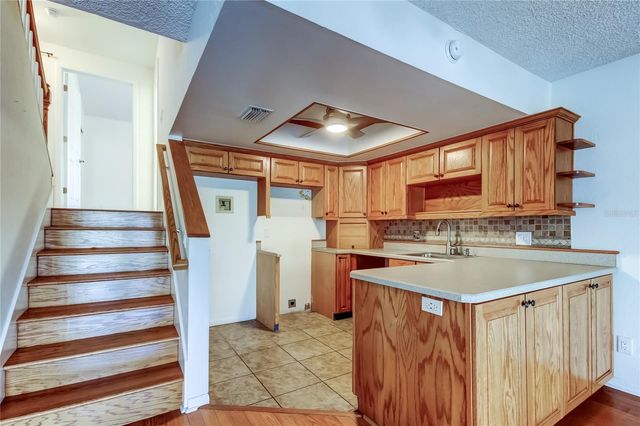 200 MERES BOULEVARD 11, Tarpon Springs, FL 34689