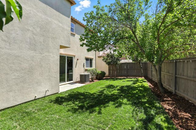 5423 Knotty Pine Way, Sacramento, CA 95835