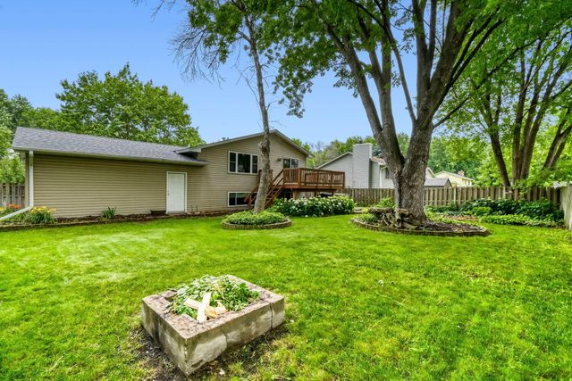 709 74th Avenue N, Brooklyn Park, MN 55444