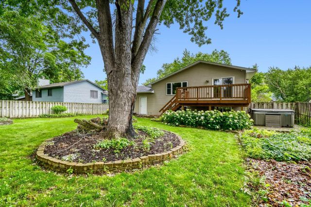709 74th Avenue N, Brooklyn Park, MN 55444