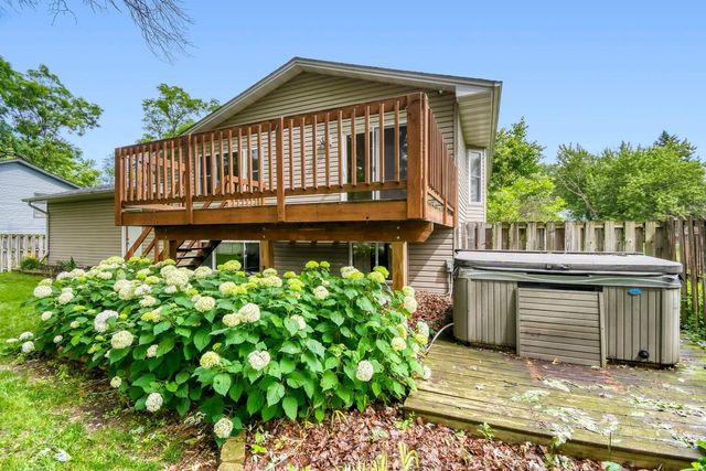 709 74th Avenue N, Brooklyn Park, MN 55444