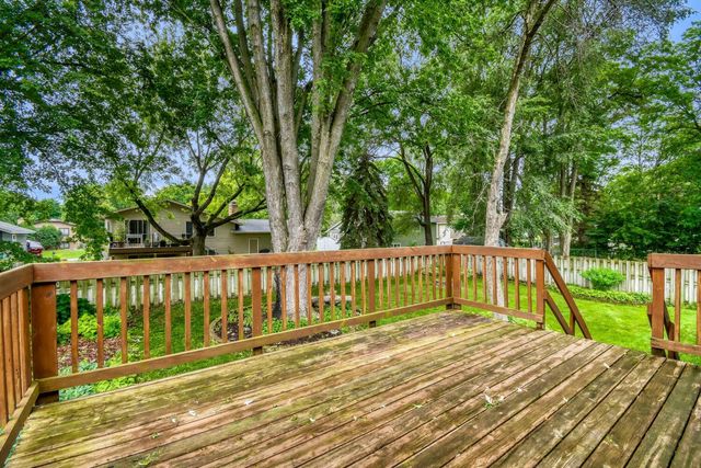 709 74th Avenue N, Brooklyn Park, MN 55444