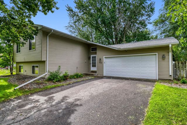 709 74th Avenue N, Brooklyn Park, MN 55444