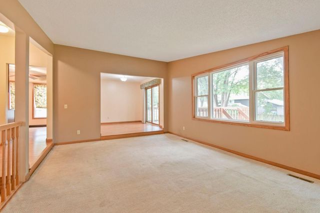 709 74th Avenue N, Brooklyn Park, MN 55444