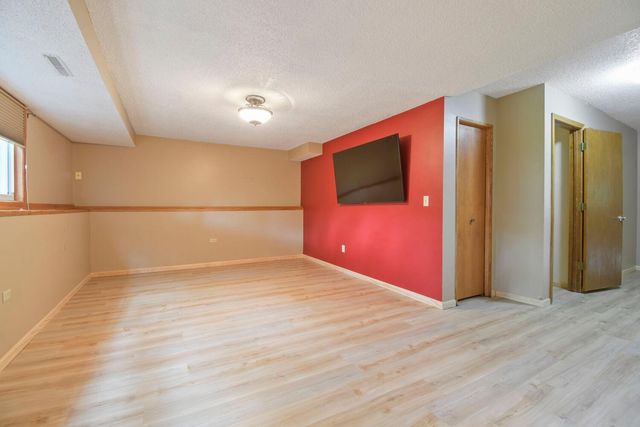 709 74th Avenue N, Brooklyn Park, MN 55444