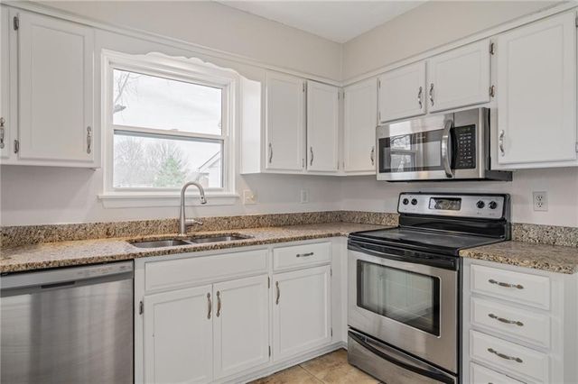 9526 W 78th Street, Overland Park, KS 66204