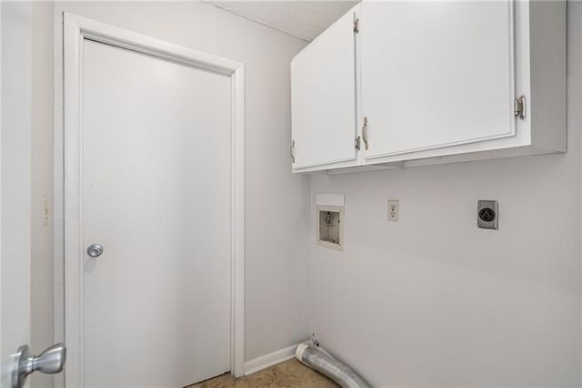 9526 W 78th Street, Overland Park, KS 66204