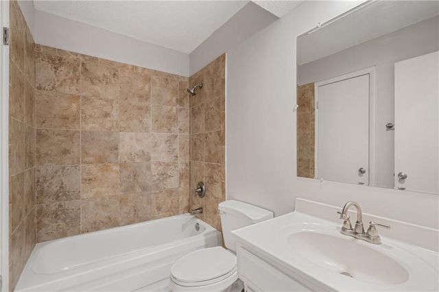 9526 W 78th Street, Overland Park, KS 66204