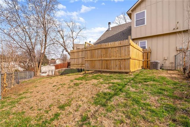 9526 W 78th Street, Overland Park, KS 66204