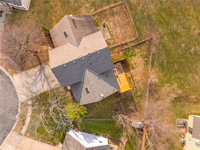 9526 W 78th Street, Overland Park, KS 66204