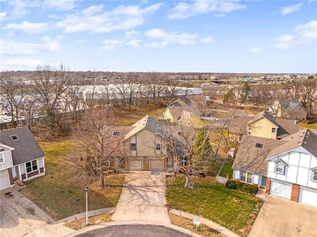 9526 W 78th Street, Overland Park, KS 66204